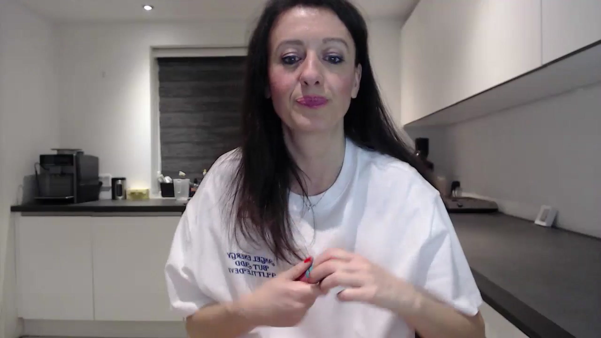 Gallery image thumbnail from Anelly's myfreecams stream on, 03/31/2024, 01:02 image 13 of 20