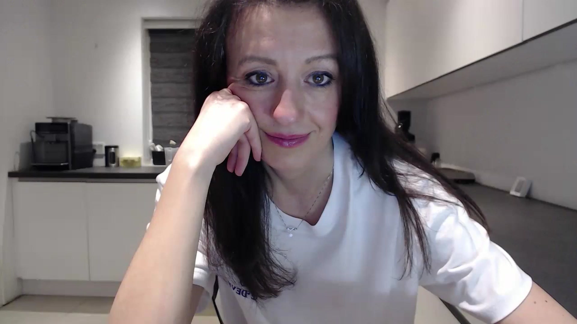 Gallery image thumbnail from Anelly's myfreecams stream on, 03/31/2024, 01:02 image 8 of 20