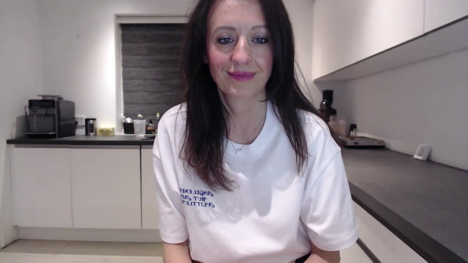 Gallery image thumbnail from Anelly's myfreecams stream on, 03/31/2024, 01:02 image 10 of 20