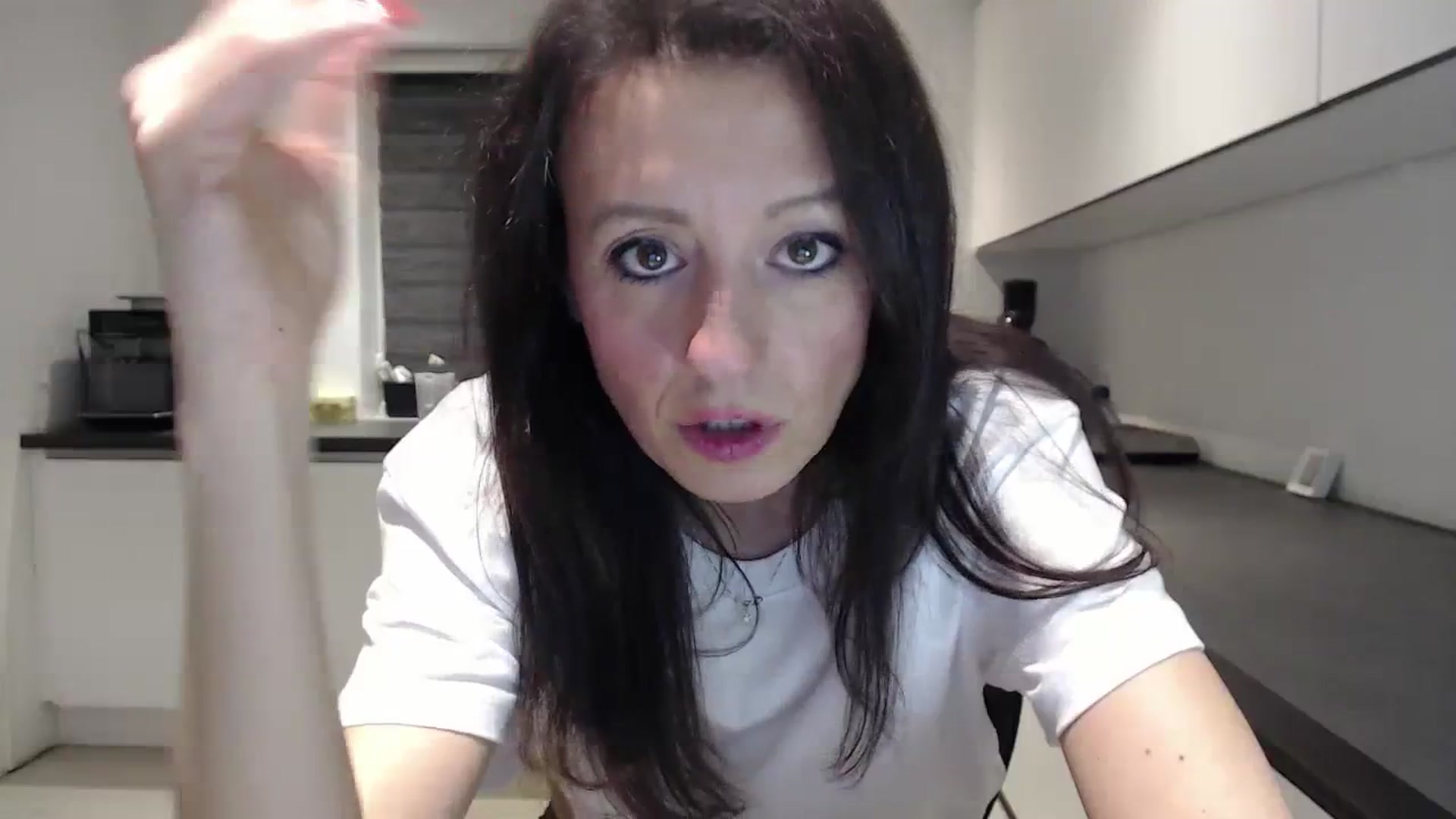 Gallery image thumbnail from Anelly's myfreecams stream on, 03/31/2024, 01:02 image 11 of 20