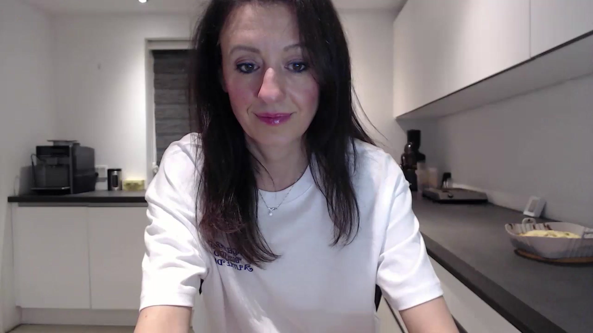 Gallery image thumbnail from Anelly's myfreecams stream on, 03/31/2024, 01:02 image 18 of 20