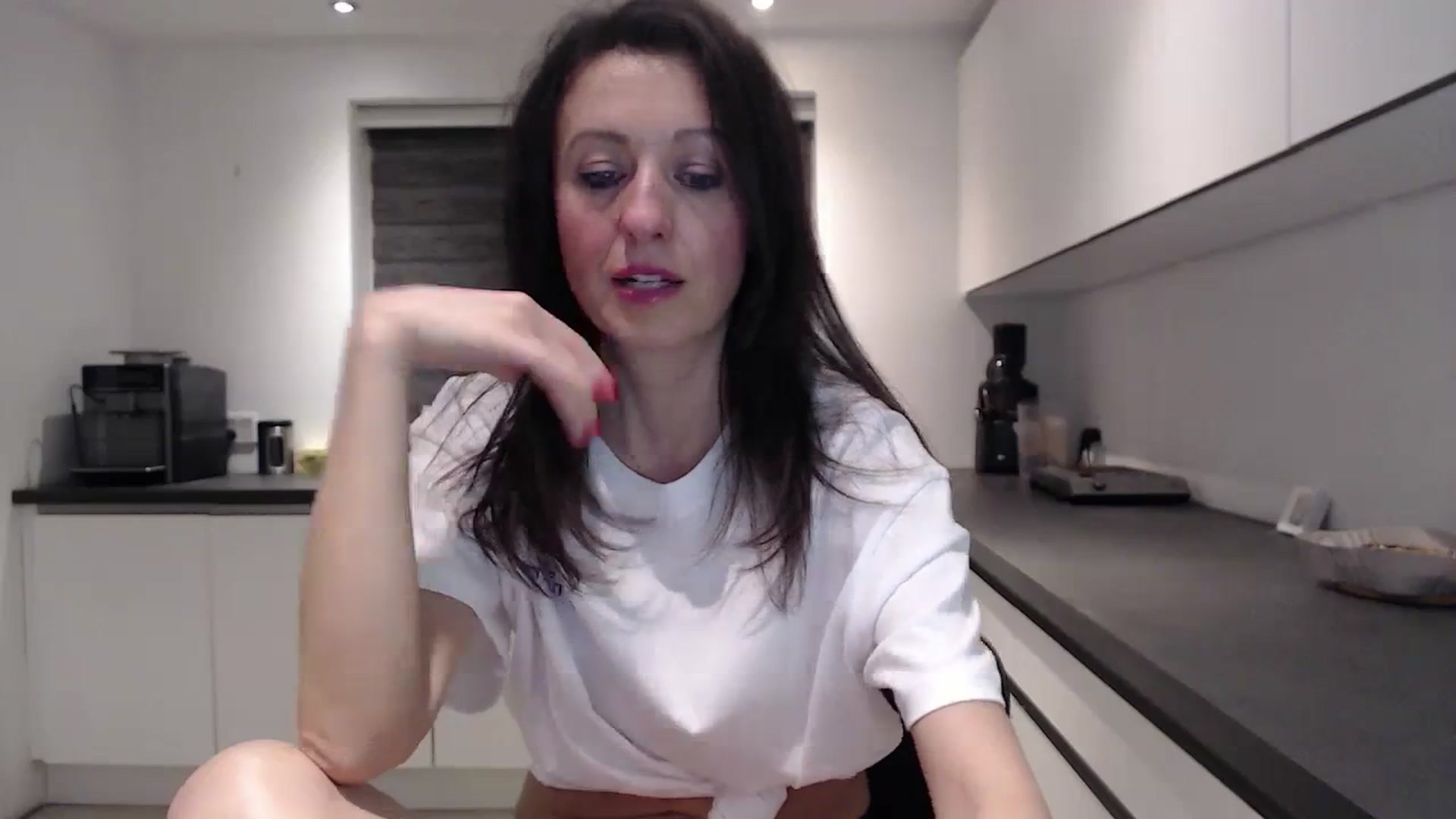 Gallery image thumbnail from Anelly's myfreecams stream on, 03/31/2024, 02:19 image 12 of 20