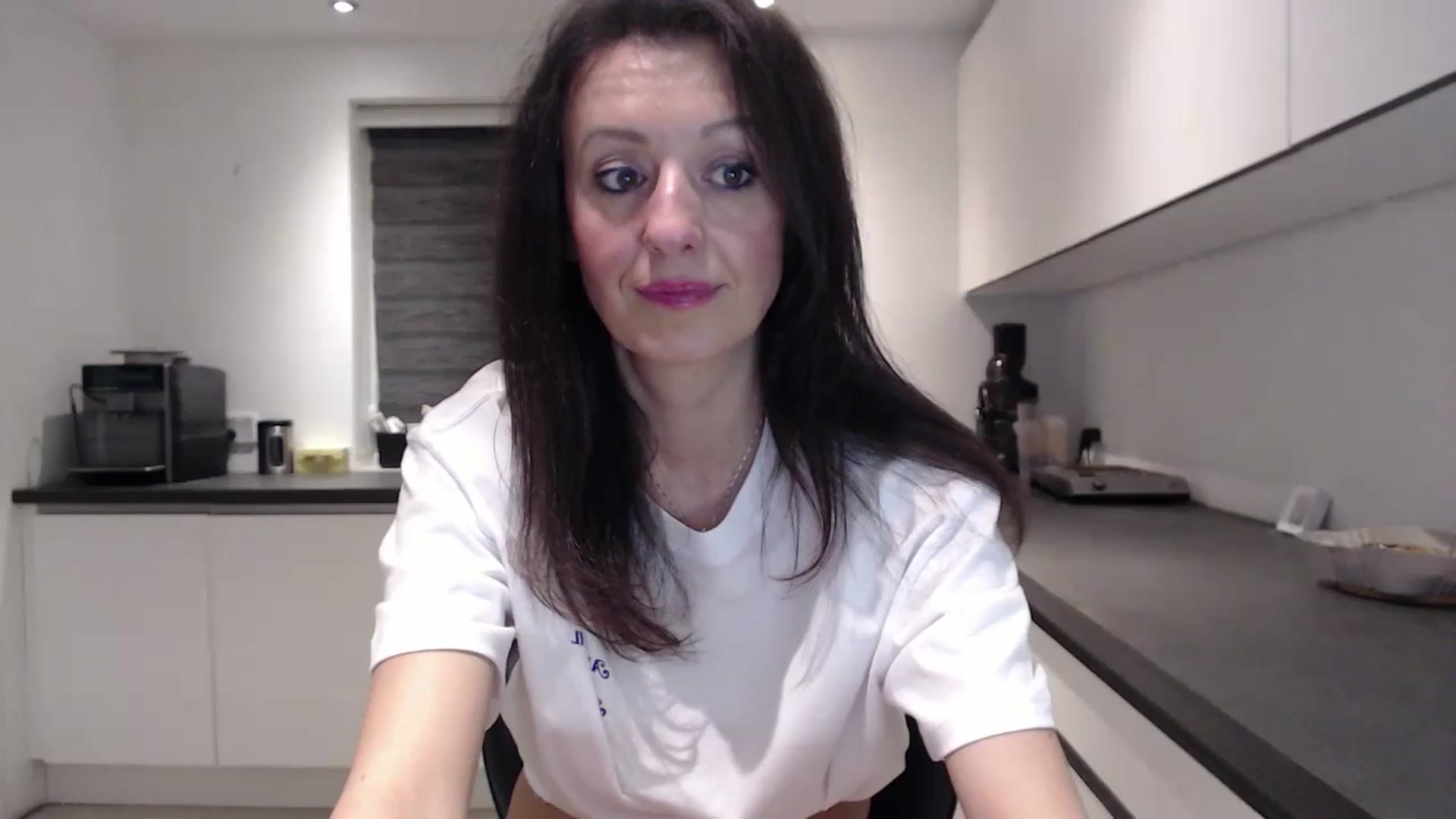 Gallery image thumbnail from Anelly's myfreecams stream on, 03/31/2024, 02:19 image 7 of 20
