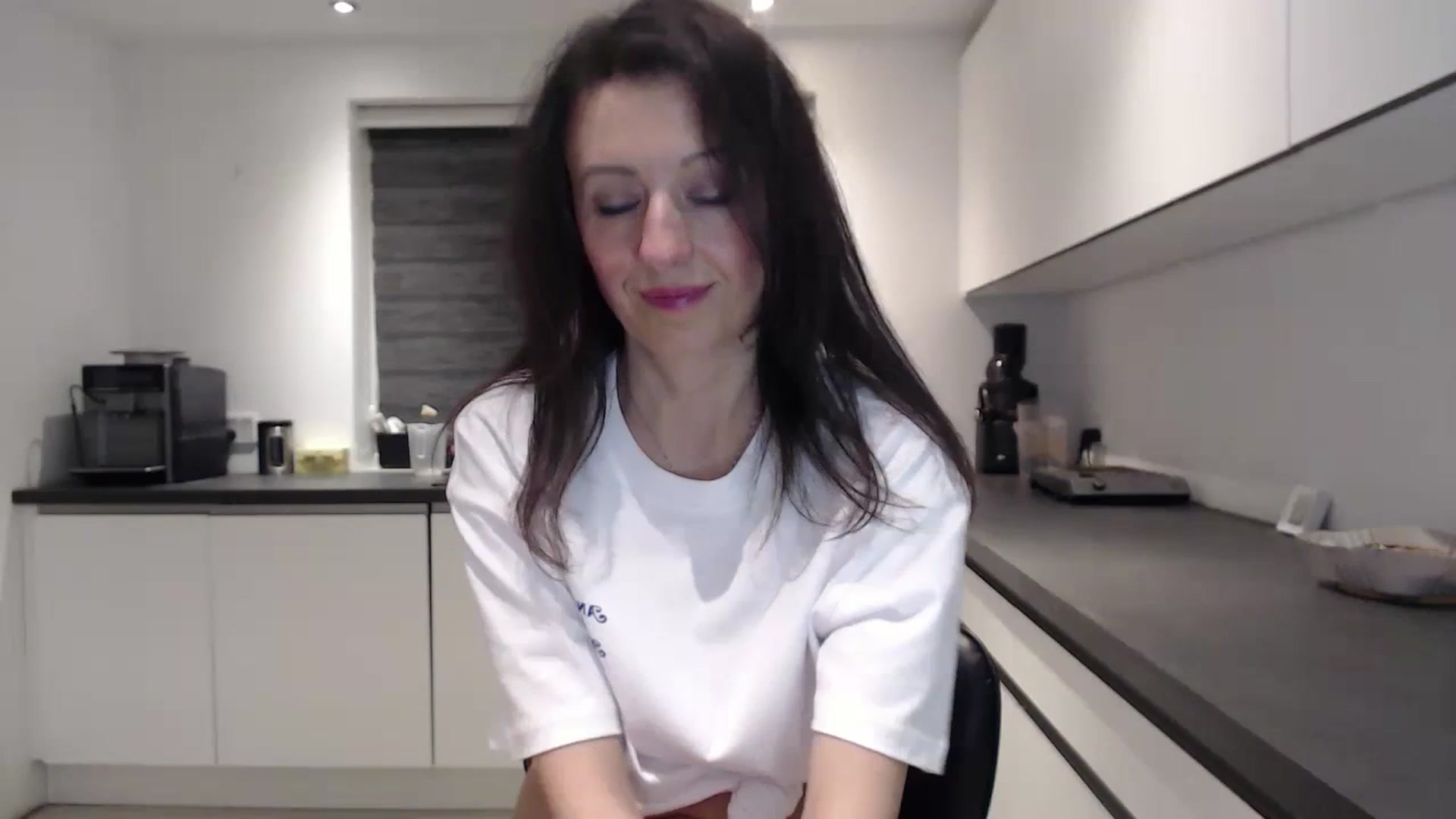 Gallery image thumbnail from Anelly's myfreecams stream on, 03/31/2024, 02:19 image 20 of 20