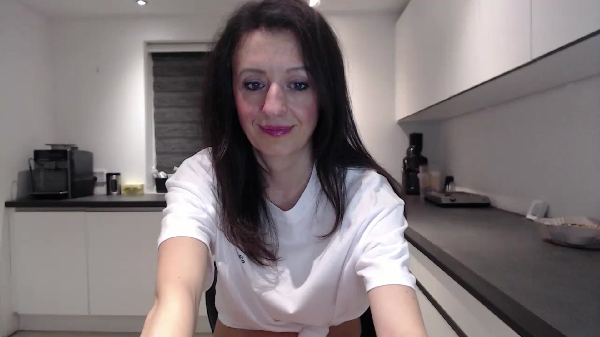 Gallery image thumbnail from Anelly's myfreecams stream on, 03/31/2024, 02:19 image 1 of 20