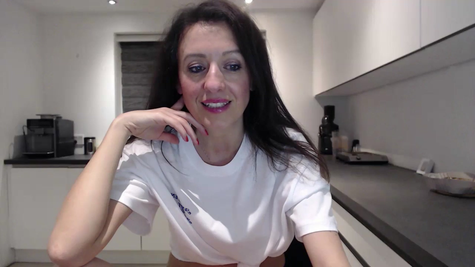 Gallery image thumbnail from Anelly's myfreecams stream on, 03/31/2024, 02:19 image 17 of 20