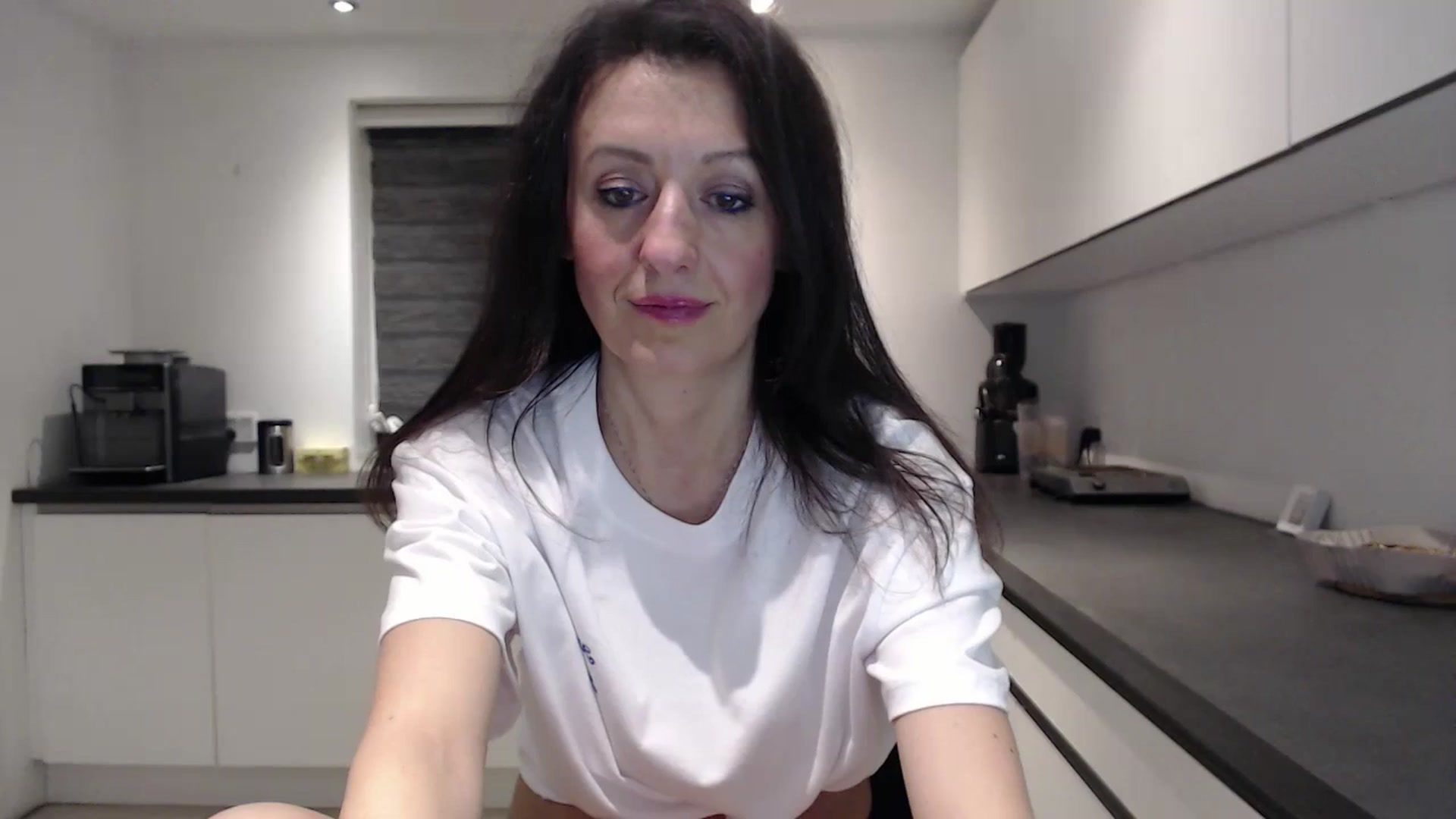 Gallery image thumbnail from Anelly's myfreecams stream on, 03/31/2024, 02:19 image 18 of 20