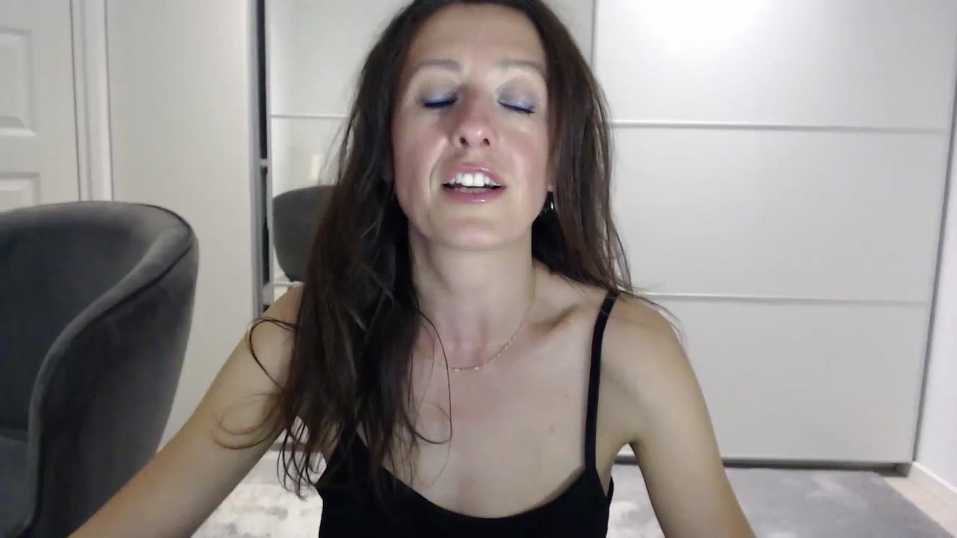 Gallery image thumbnail from Anelly's myfreecams stream on, 07/21/2024, 20:17 image 11 of 20