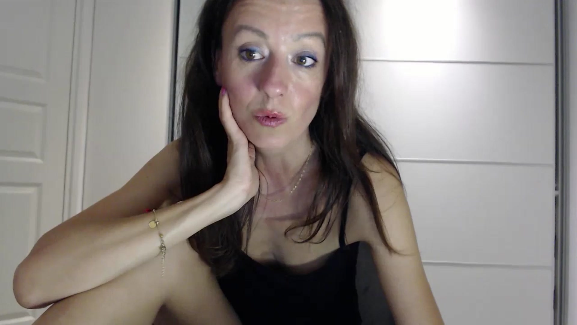 Gallery image thumbnail from Anelly's myfreecams stream on, 07/21/2024, 20:17 image 5 of 20