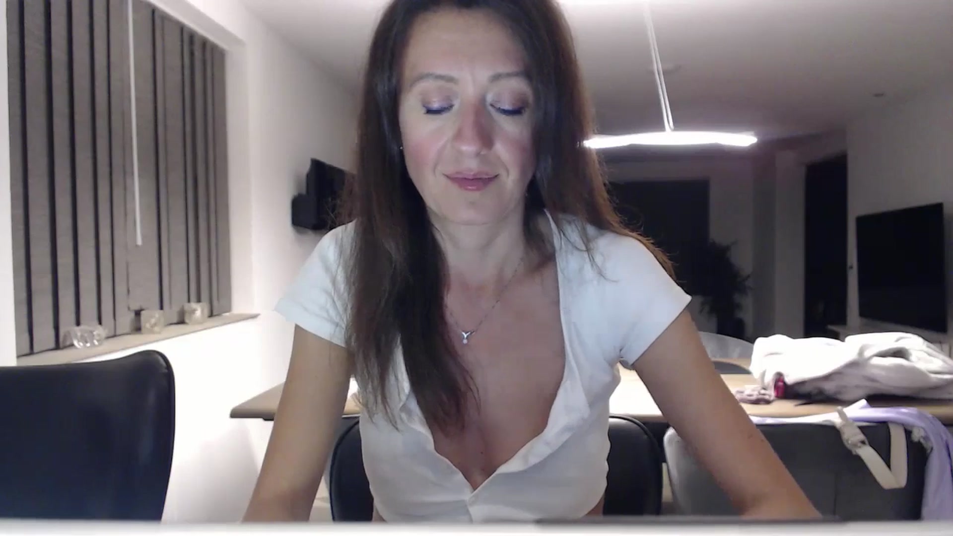 Gallery image thumbnail from Anelly's myfreecams stream on, 07/27/2024, 23:09 image 2 of 20