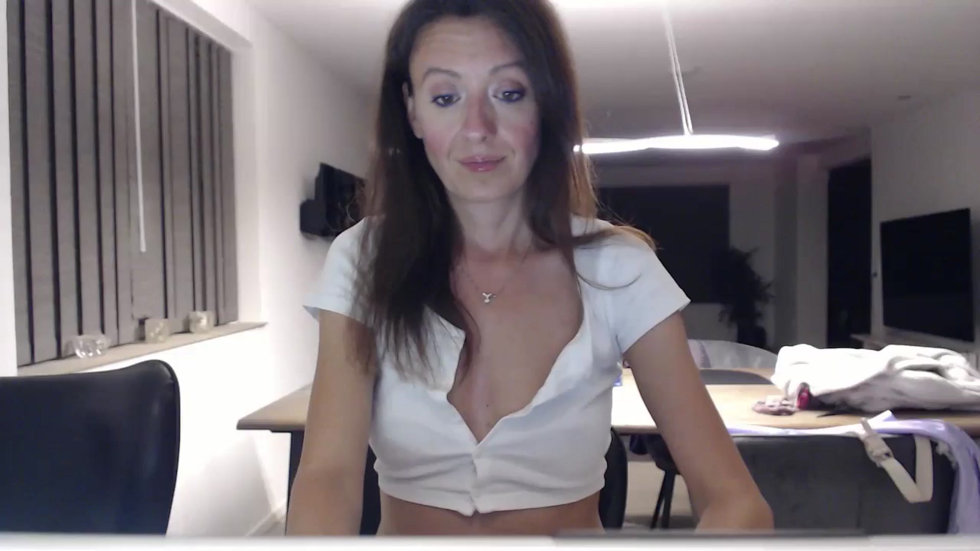 Gallery image thumbnail from Anelly's myfreecams stream on, 07/27/2024, 23:09 image 4 of 20