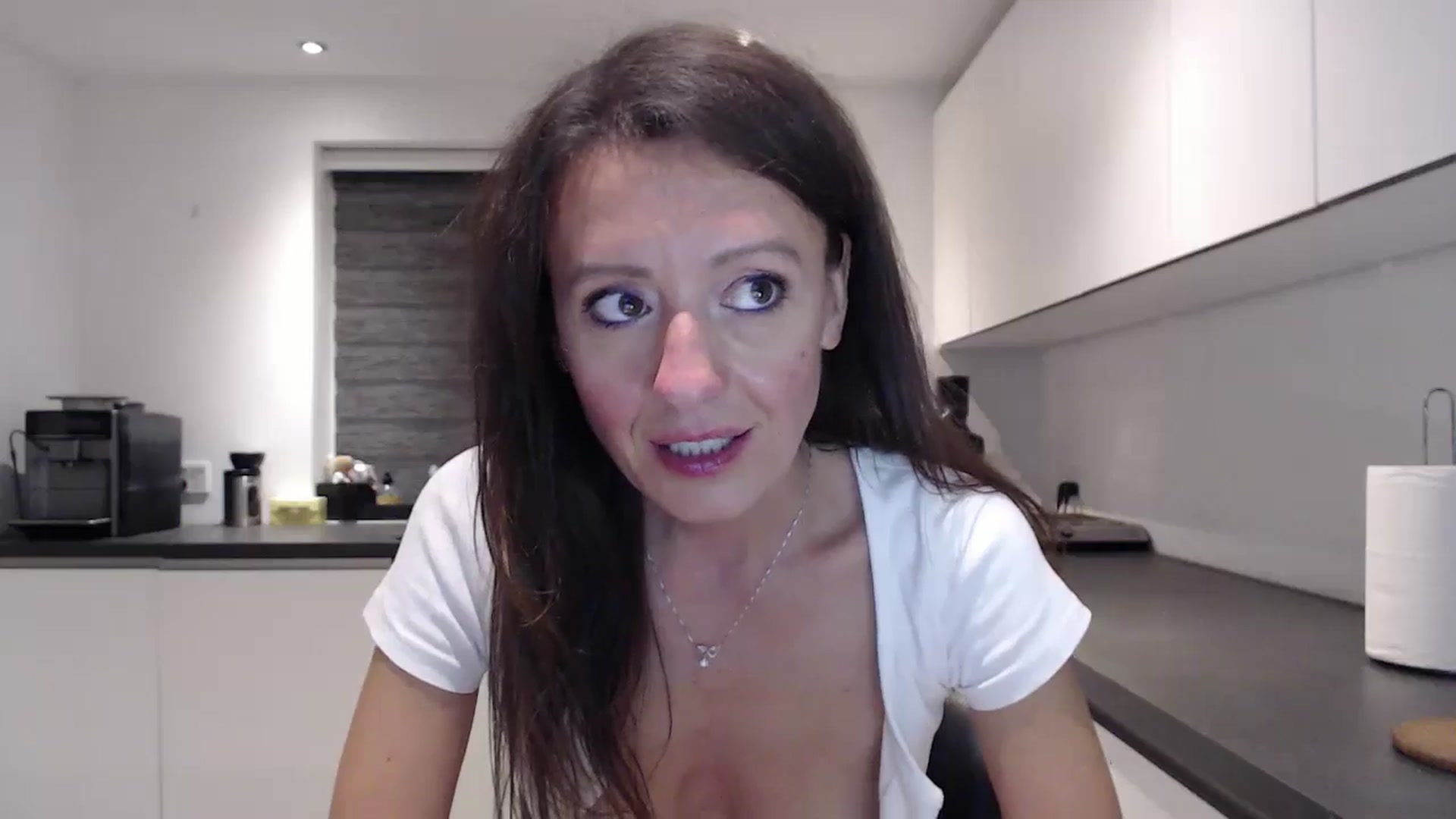 Gallery image thumbnail from Anelly's myfreecams stream on, 07/28/2024, 01:00 image 11 of 20