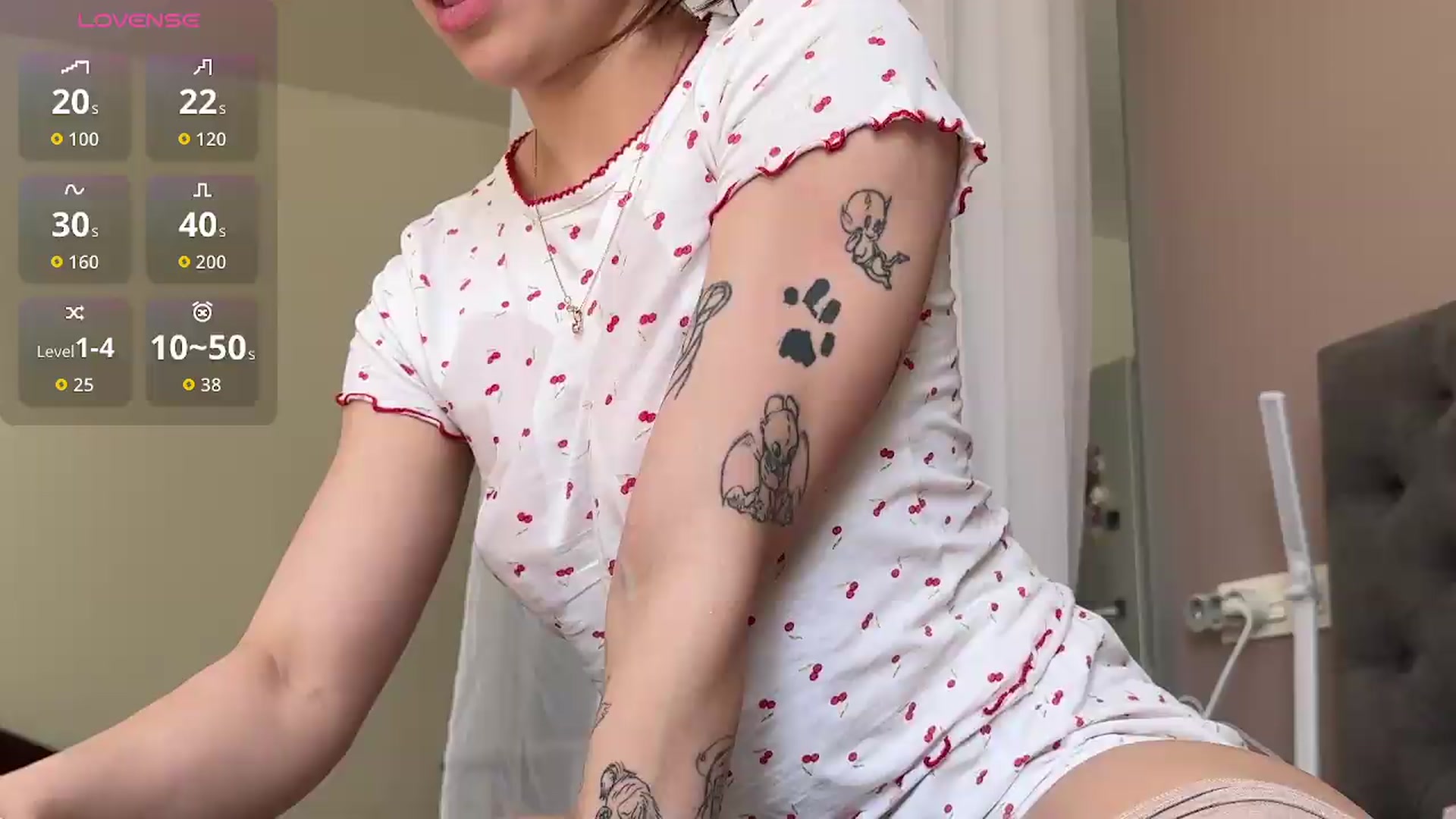 Gallery image thumbnail from AnettiRosseee's myfreecams stream on, 05/19/2026, 12:54 image 9 of 20