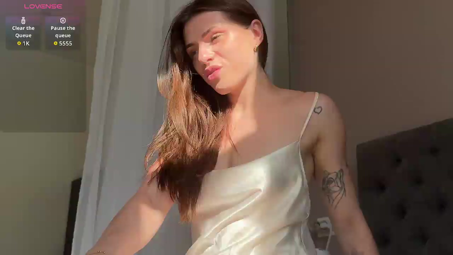 Gallery image thumbnail from AnettiRosseee's myfreecams stream on, 05/23/2026, 14:24 image 17 of 20