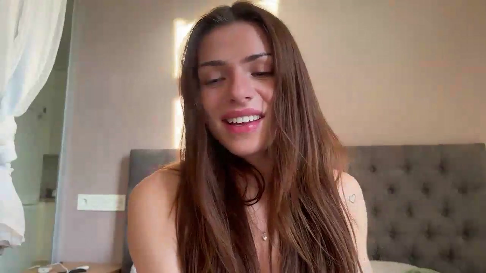 Gallery image thumbnail from AnettiRosseee's myfreecams stream on, 07/09/2026, 17:17 image 15 of 20