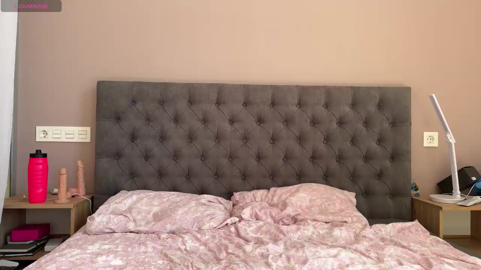Gallery image thumbnail from AnettiRosseee's myfreecams stream on, 07/17/2026, 13:18 image 14 of 20