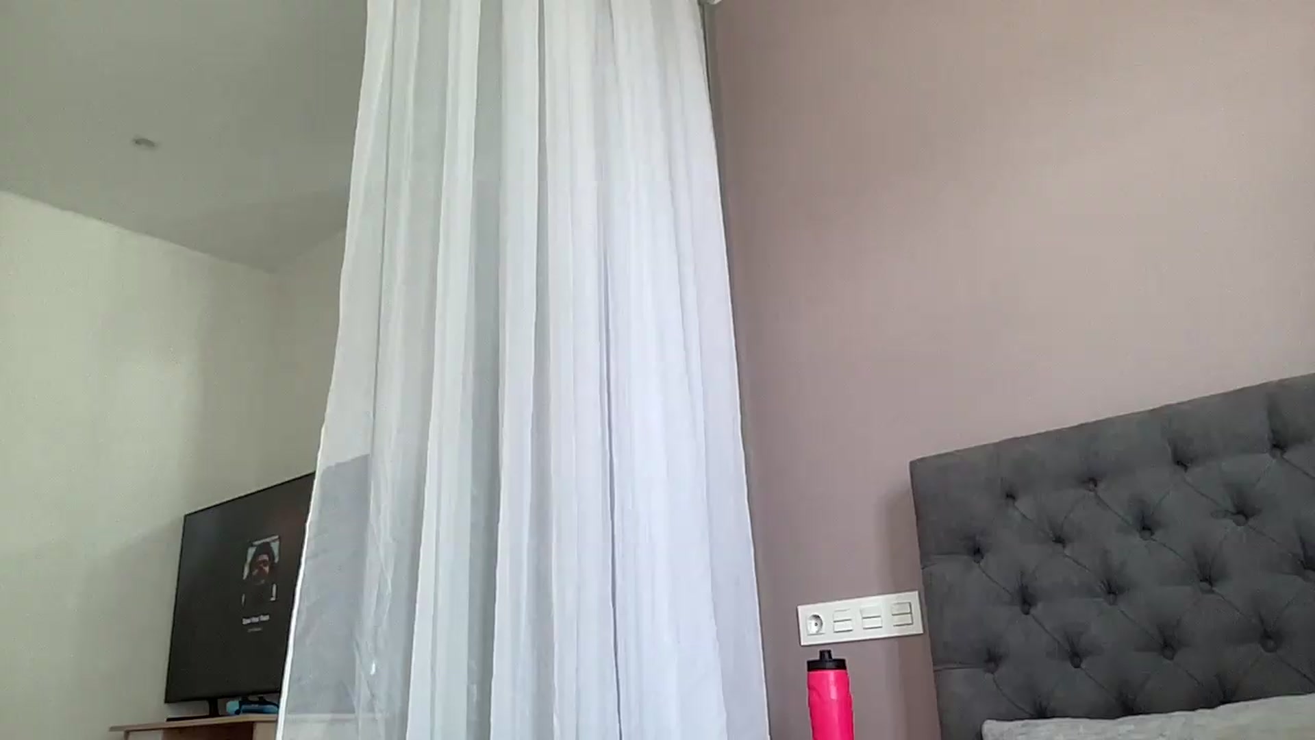 Gallery image thumbnail from AnettiRosseee's myfreecams stream on, 07/19/2026, 11:24 image 15 of 20