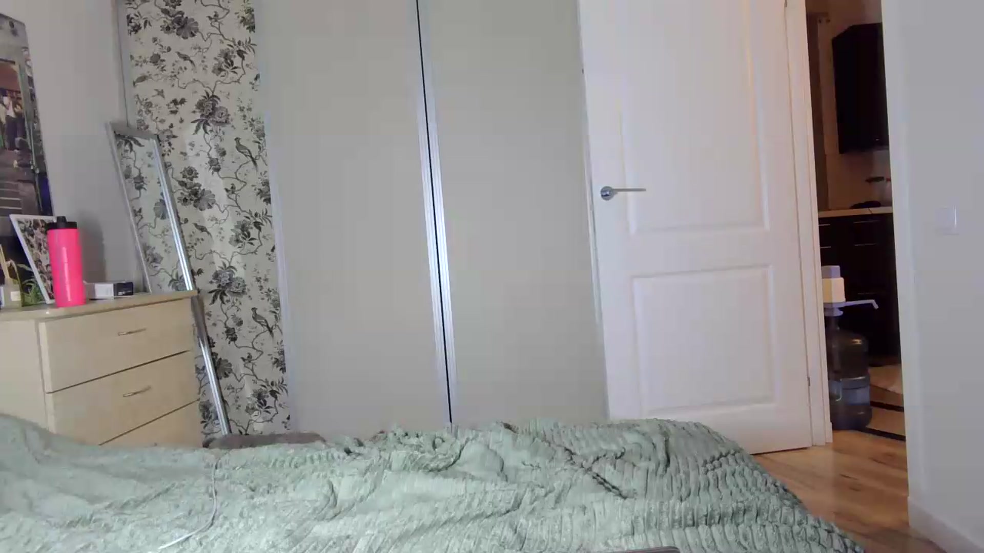Gallery image thumbnail from AnettiRosseee's myfreecams stream on, 08/04/2026, 19:01 image 10 of 20