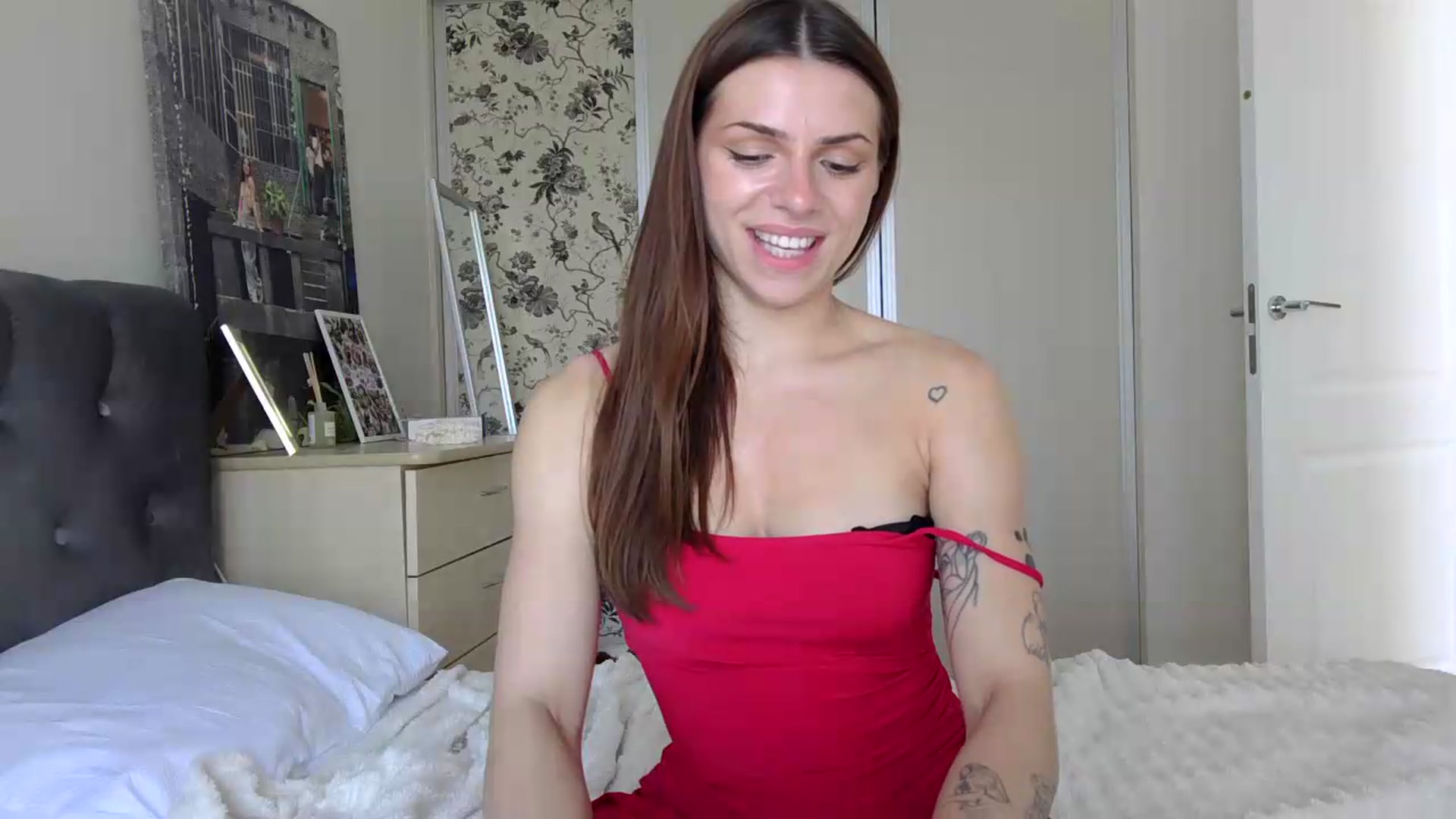 Gallery image thumbnail from AnettiRosseee's myfreecams stream on, 08/05/2026, 15:12 image 9 of 20