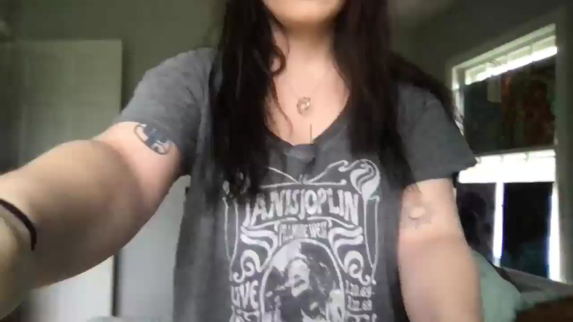 Gallery image thumbnail from Angel444's myfreecams stream on, 04/01/2025, 14:32 image 19 of 20