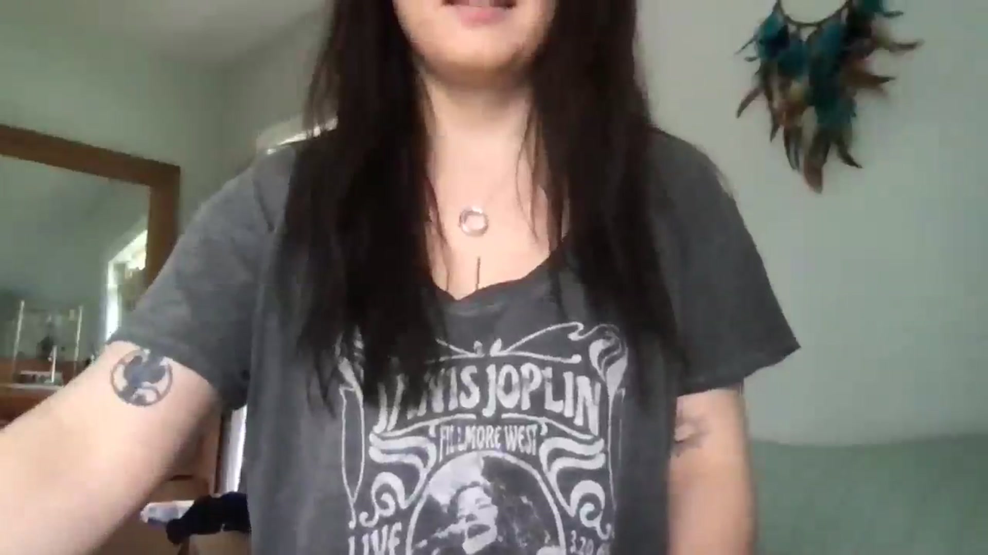 Gallery image thumbnail from Angel444's myfreecams stream on, 04/01/2025, 15:33 image 2 of 20