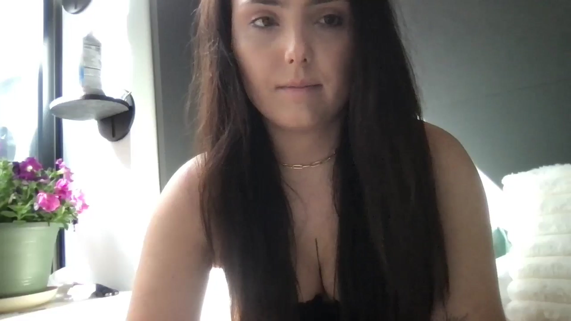 Gallery image thumbnail from Angel444's myfreecams stream on, 05/18/2025, 14:32 image 12 of 20