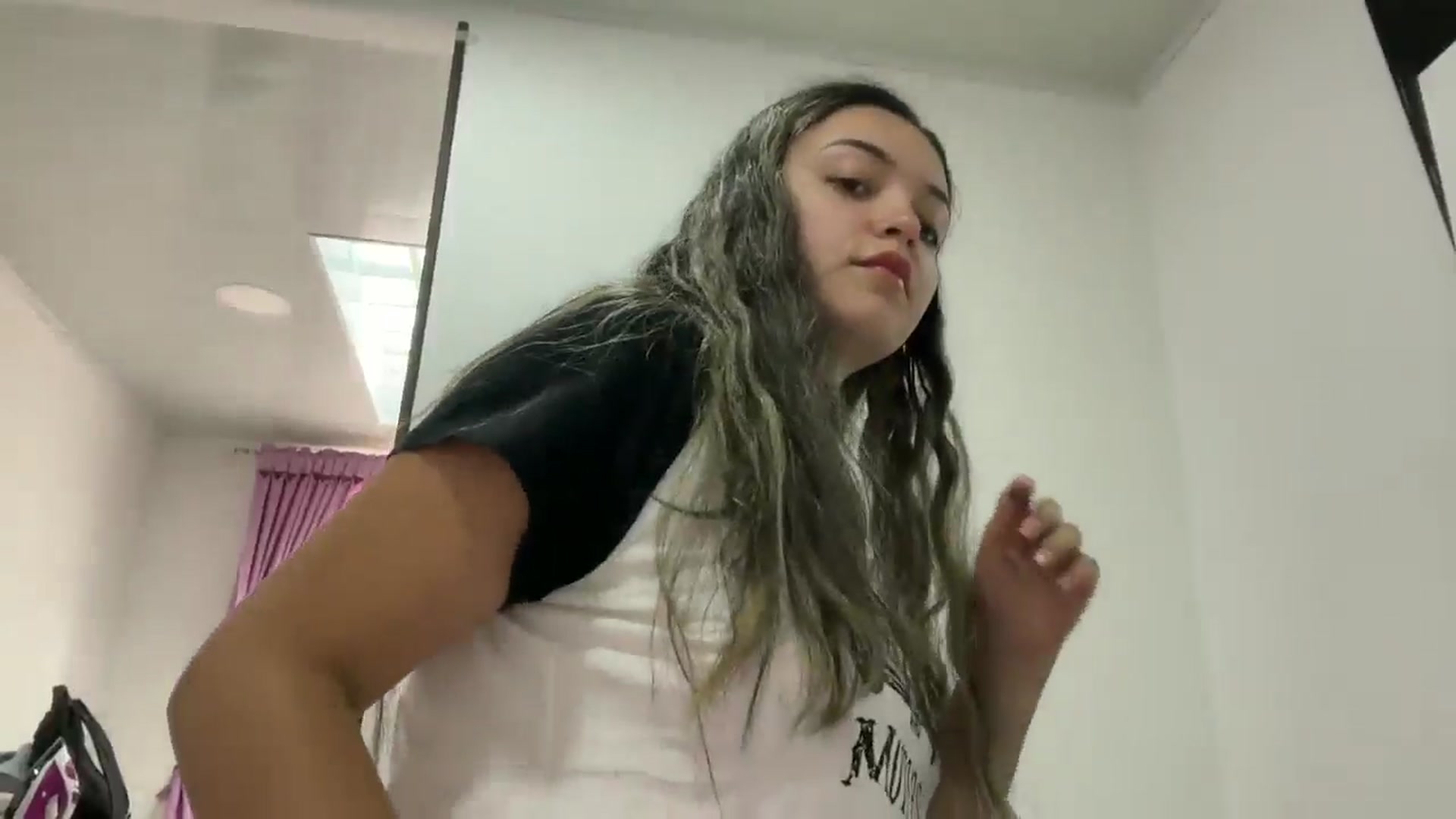 Gallery image thumbnail from Angel98_'s myfreecams stream on, 12/24/2024, 16:03 image 16 of 20