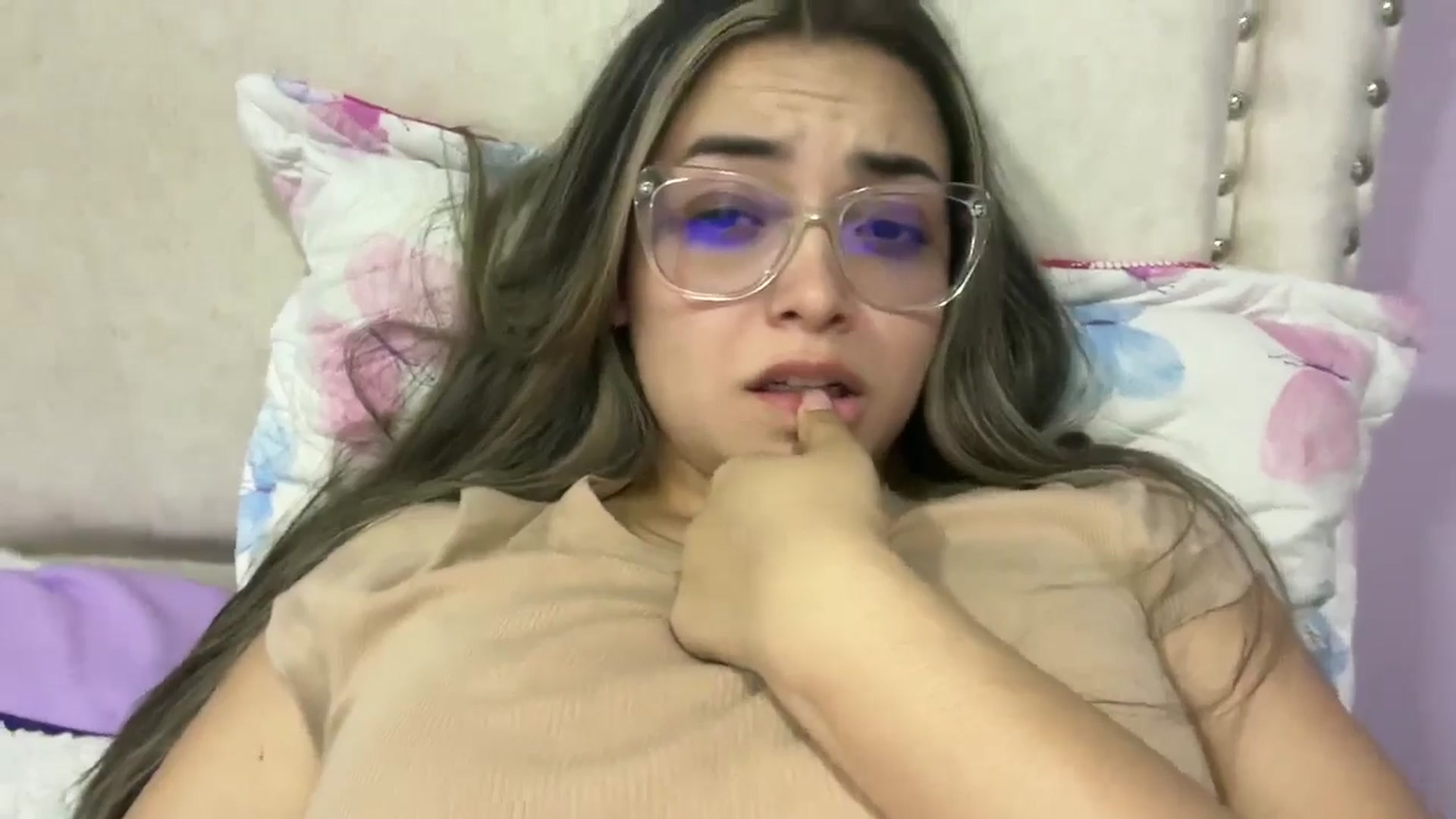 Gallery image thumbnail from Angel98_'s myfreecams stream on, 05/27/2025, 24:39 image 5 of 20