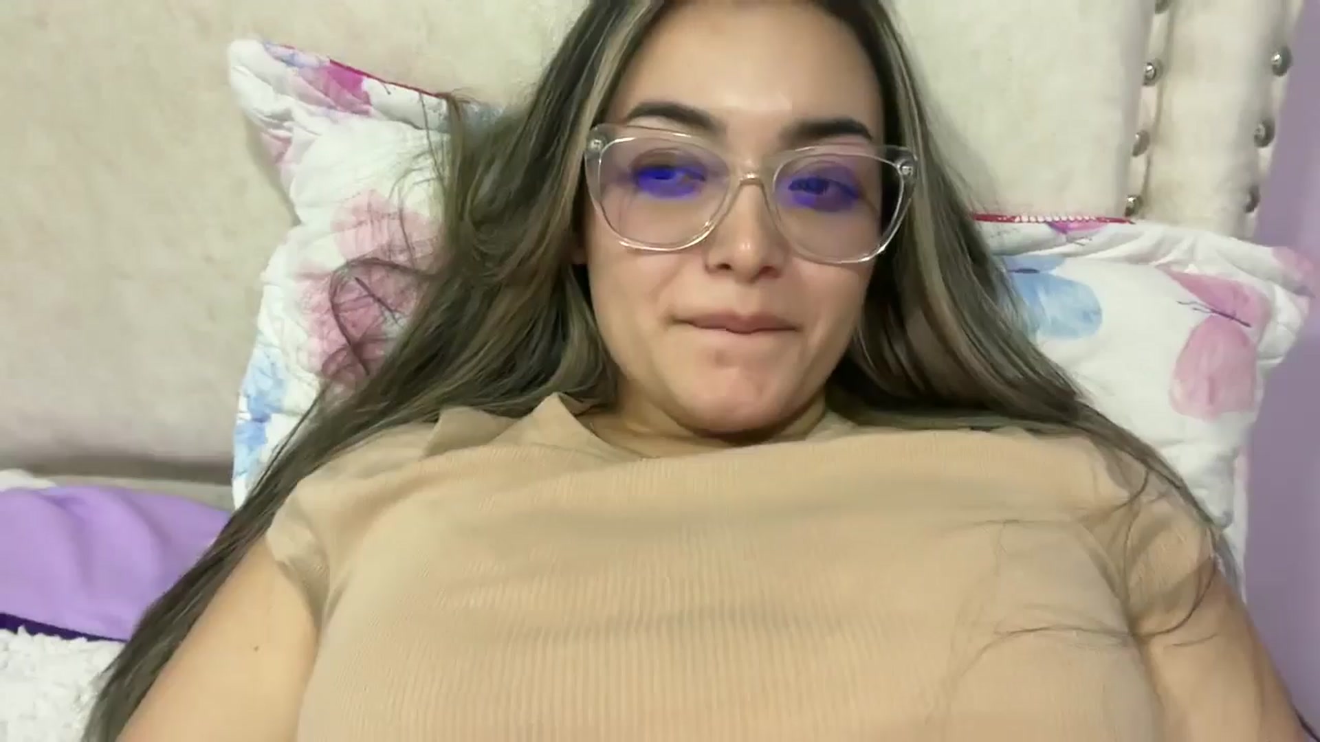Gallery image thumbnail from Angel98_'s myfreecams stream on, 05/27/2025, 24:39 image 3 of 20