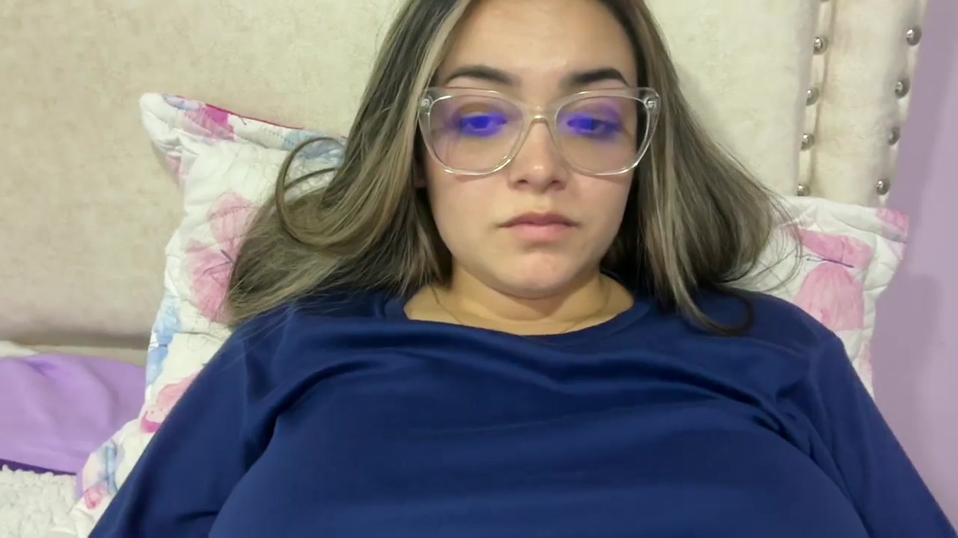 Gallery image thumbnail from Angel98_'s myfreecams stream on, 05/27/2025, 01:05 image 3 of 20