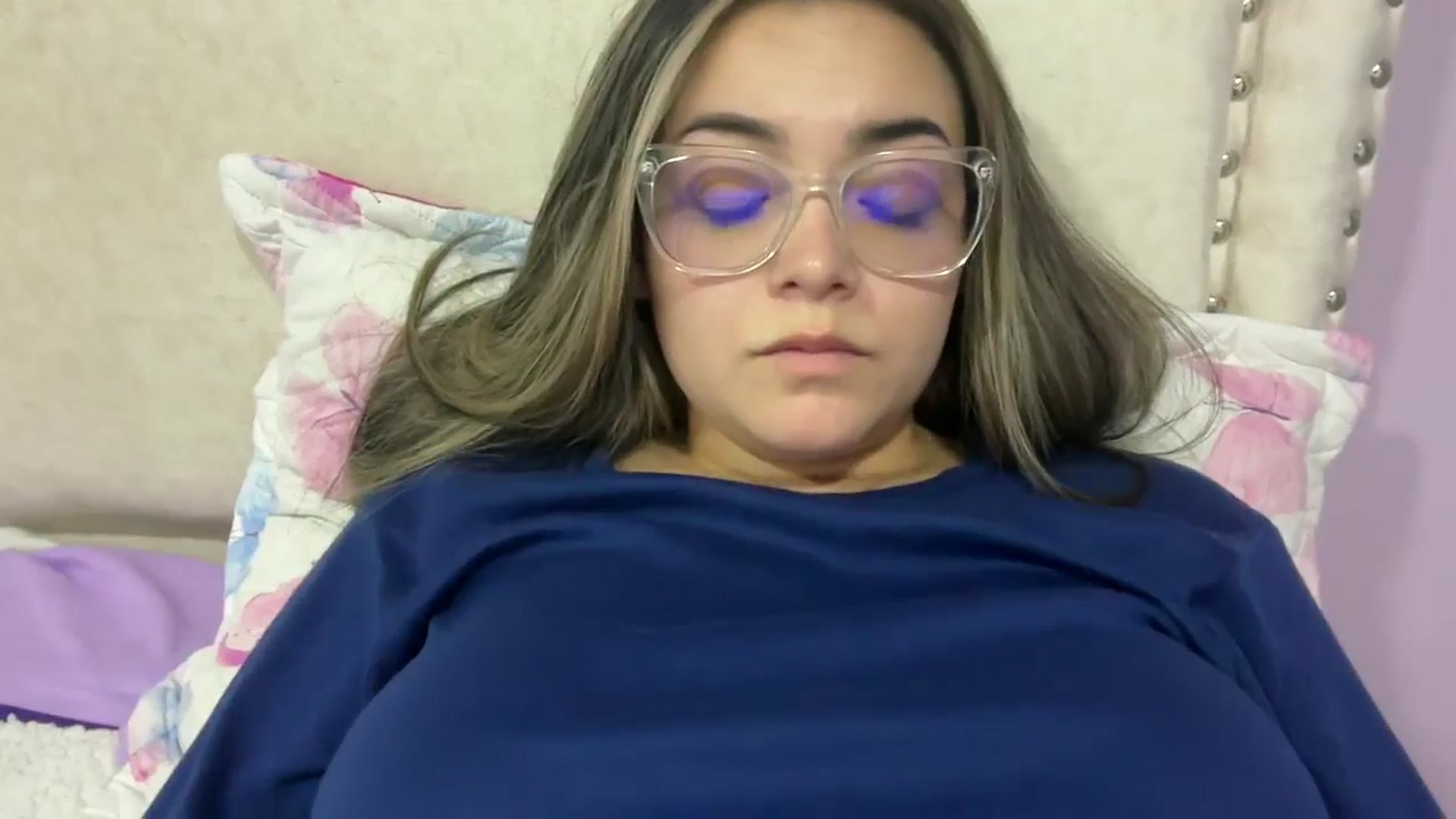 Gallery image thumbnail from Angel98_'s myfreecams stream on, 05/27/2025, 01:05 image 5 of 20
