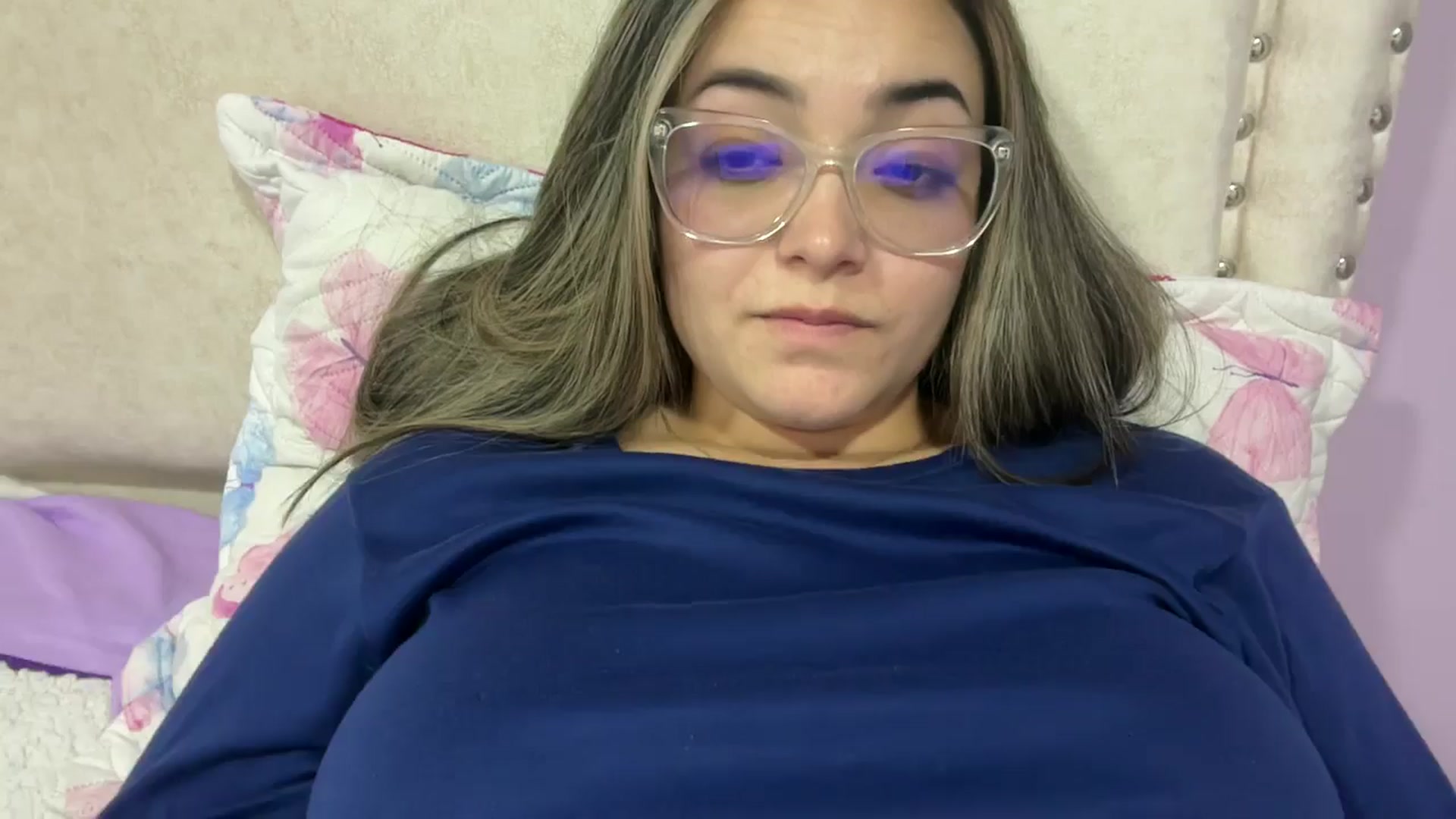 Gallery image thumbnail from Angel98_'s myfreecams stream on, 05/27/2025, 01:05 image 13 of 20