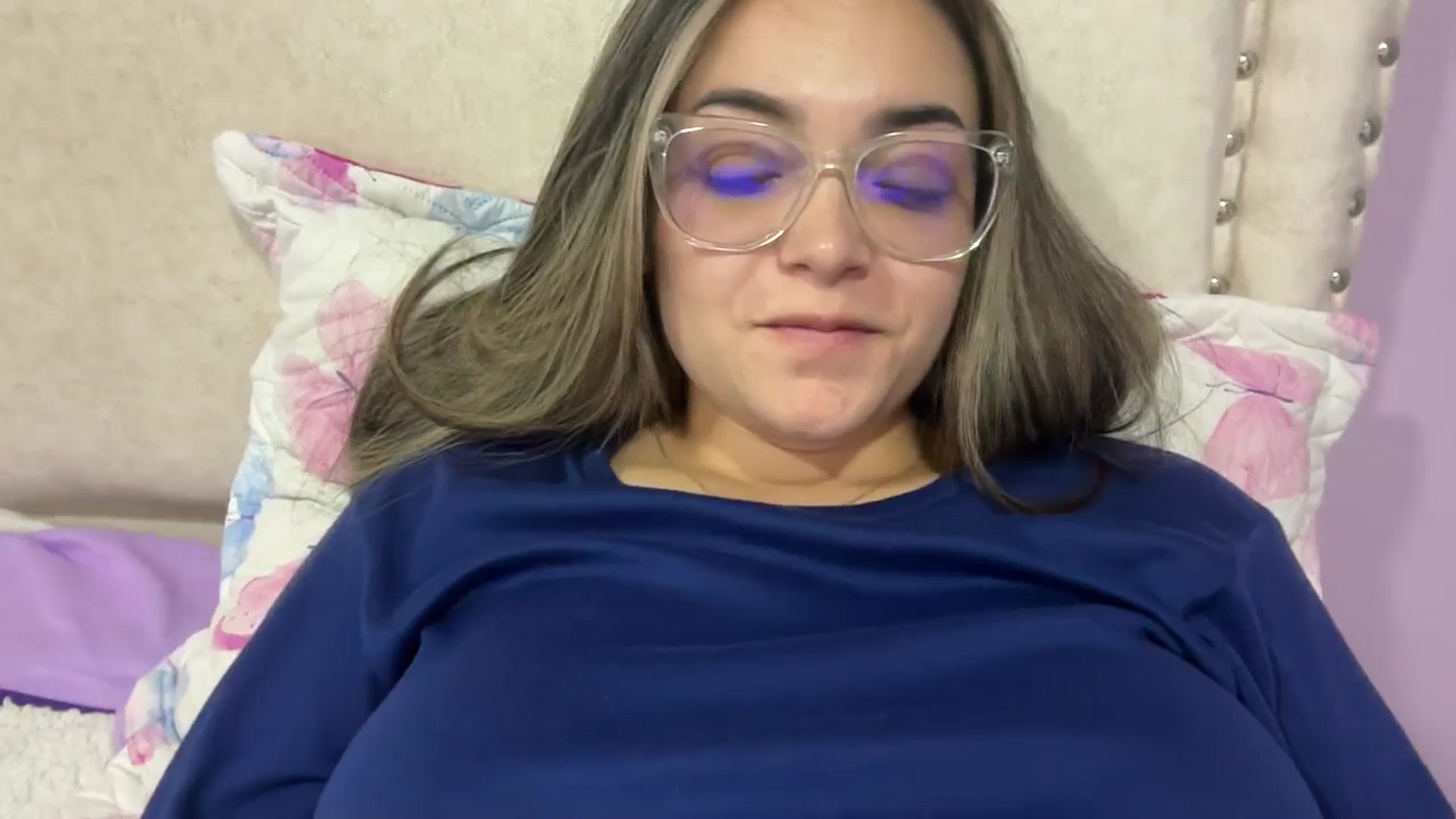 Gallery image thumbnail from Angel98_'s myfreecams stream on, 05/27/2025, 01:05 image 9 of 20