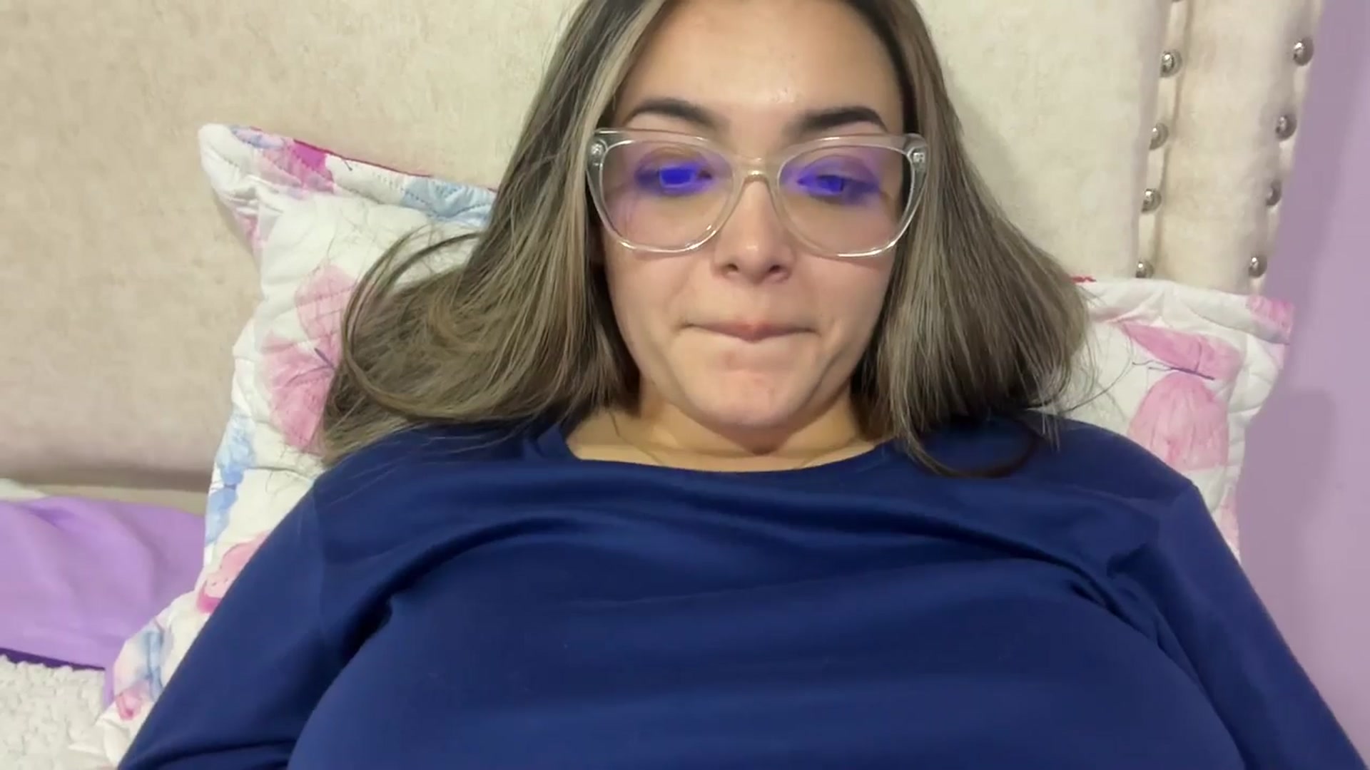 Gallery image thumbnail from Angel98_'s myfreecams stream on, 05/27/2025, 01:05 image 10 of 20
