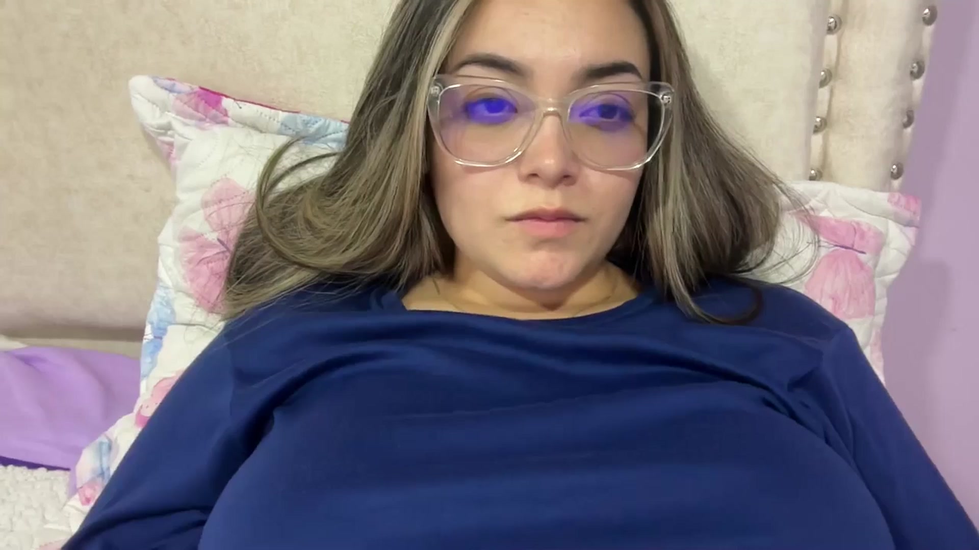 Gallery image thumbnail from Angel98_'s myfreecams stream on, 05/27/2025, 01:05 image 6 of 20
