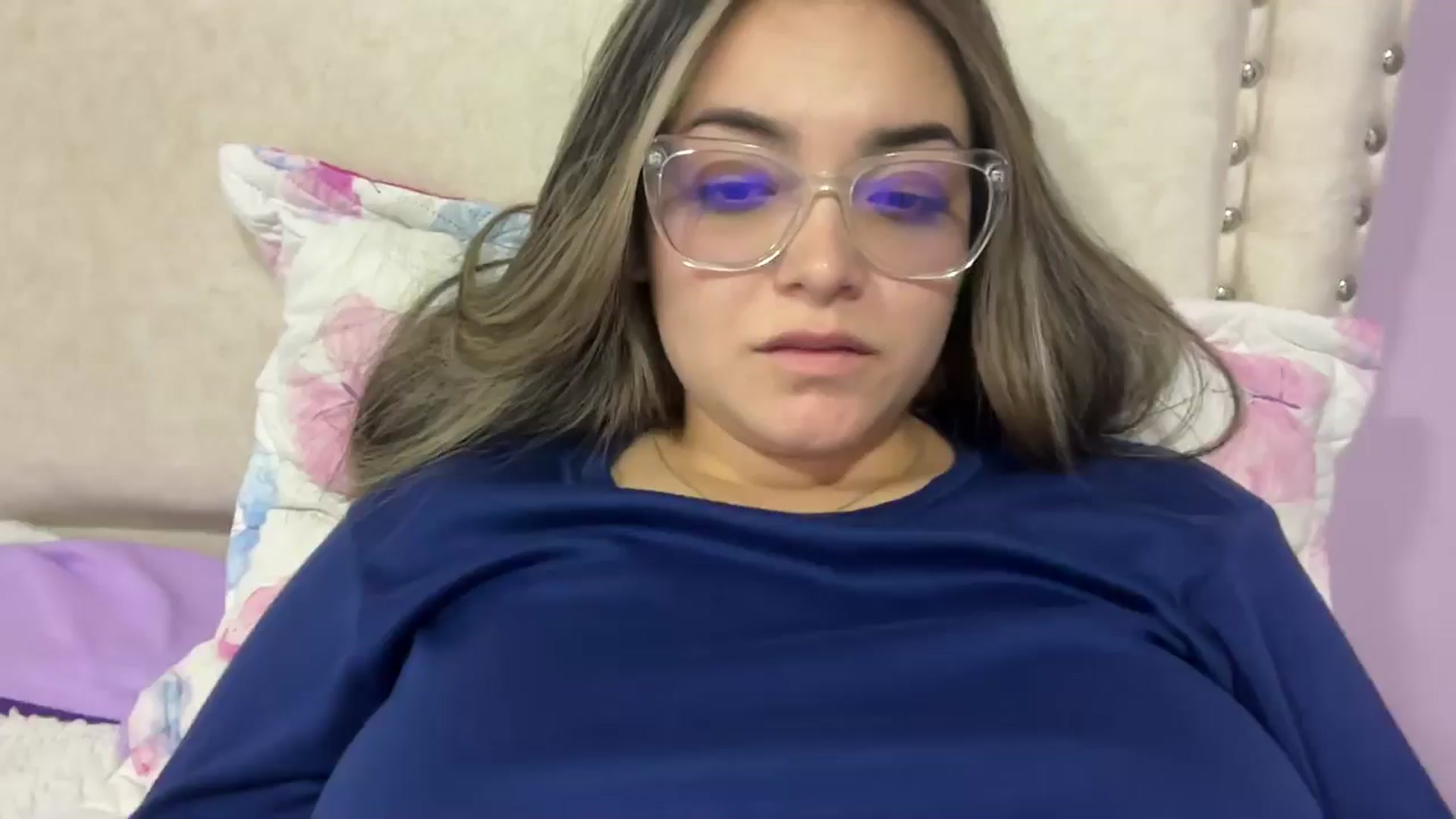Gallery image thumbnail from Angel98_'s myfreecams stream on, 05/27/2025, 01:05 image 1 of 20
