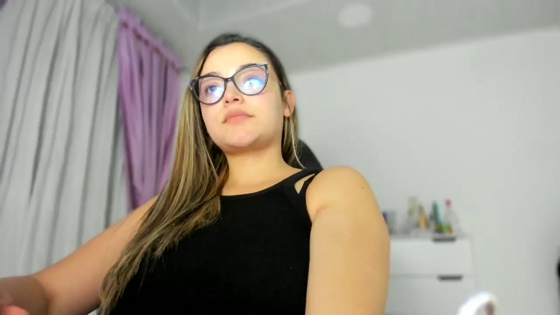 Gallery image thumbnail from Angel98_'s myfreecams stream on, 09/08/2025, 02:58 image 10 of 20