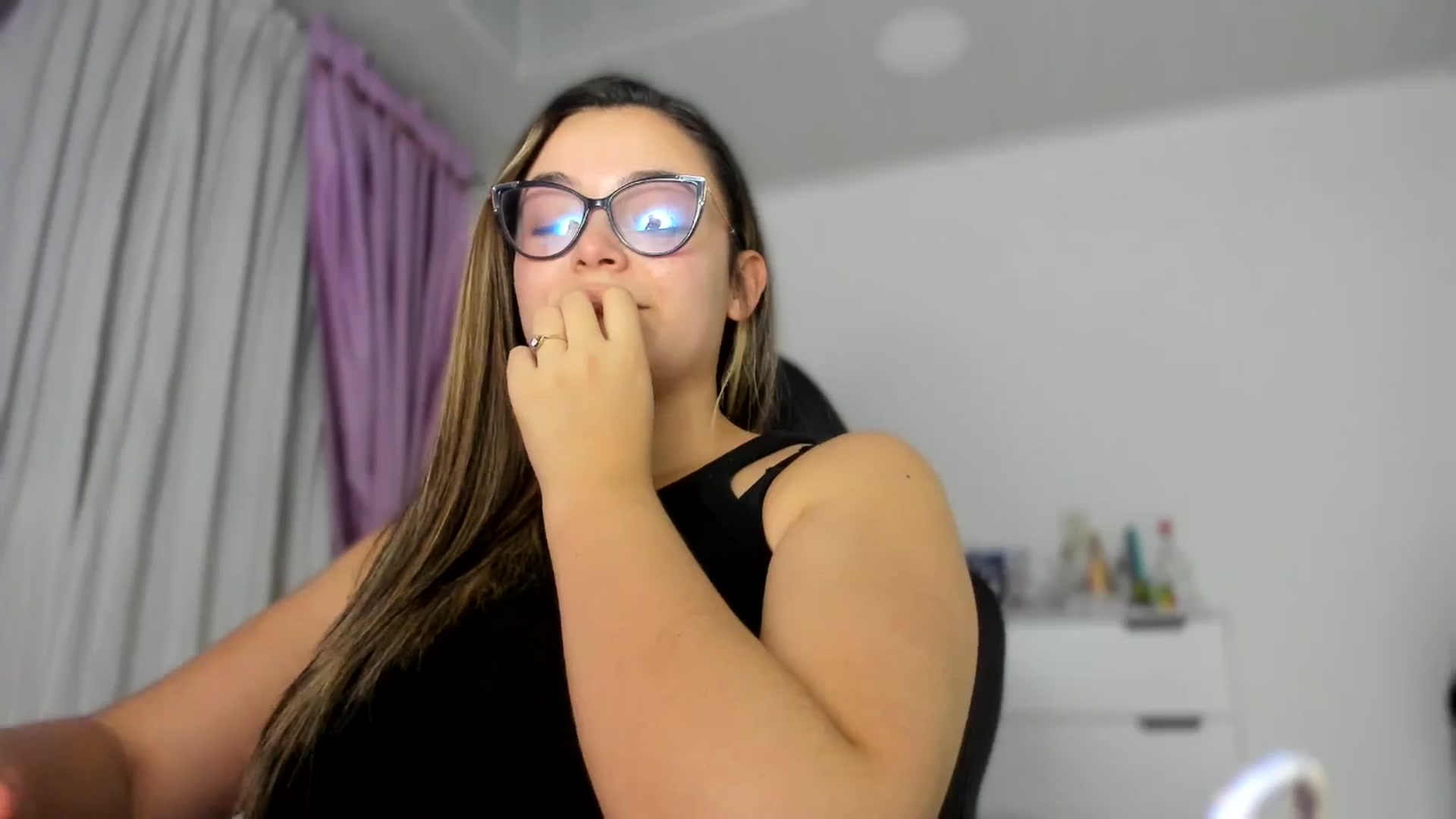 Gallery image thumbnail from Angel98_'s myfreecams stream on, 09/08/2025, 02:58 image 18 of 20