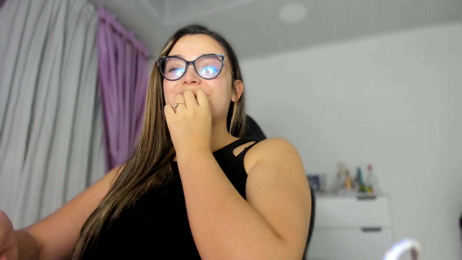 Gallery image thumbnail from Angel98_'s myfreecams stream on, 09/08/2025, 02:58 image 17 of 20