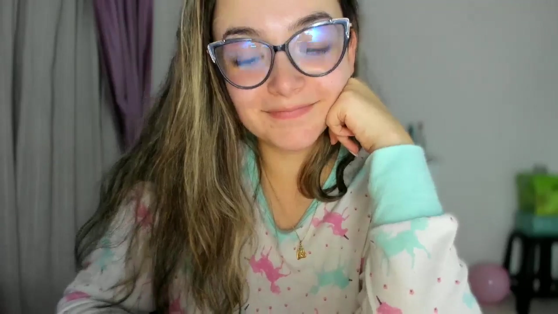 Gallery image thumbnail from Angel98_'s myfreecams stream on, 09/15/2025, 01:48 image 6 of 20