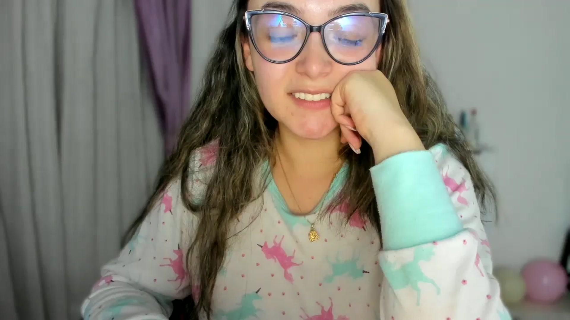 Gallery image thumbnail from Angel98_'s myfreecams stream on, 09/15/2025, 01:48 image 10 of 20