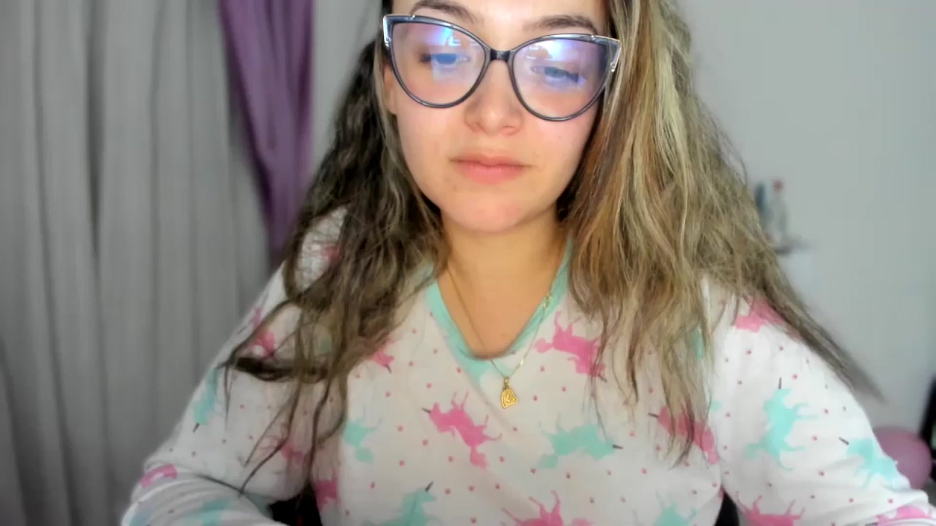 Gallery image thumbnail from Angel98_'s myfreecams stream on, 09/15/2025, 01:48 image 9 of 20