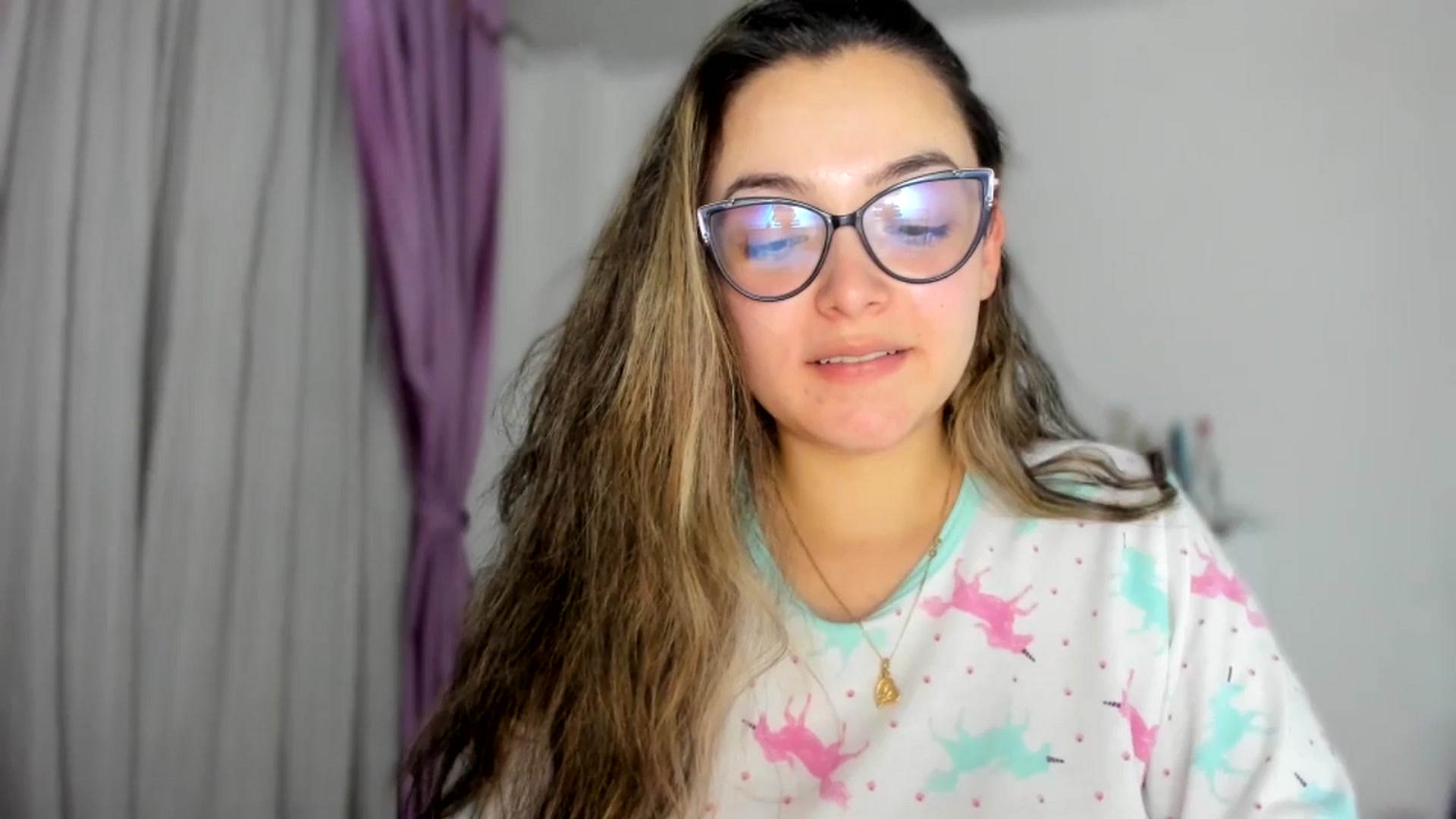 Gallery image thumbnail from Angel98_'s myfreecams stream on, 09/15/2025, 01:48 image 18 of 20