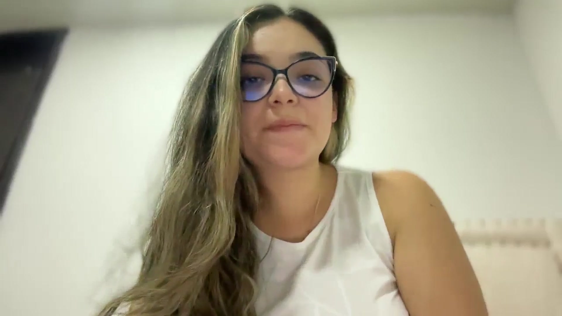 Gallery image thumbnail from Angel98_'s myfreecams stream on, 09/22/2025, 01:04 image 7 of 20