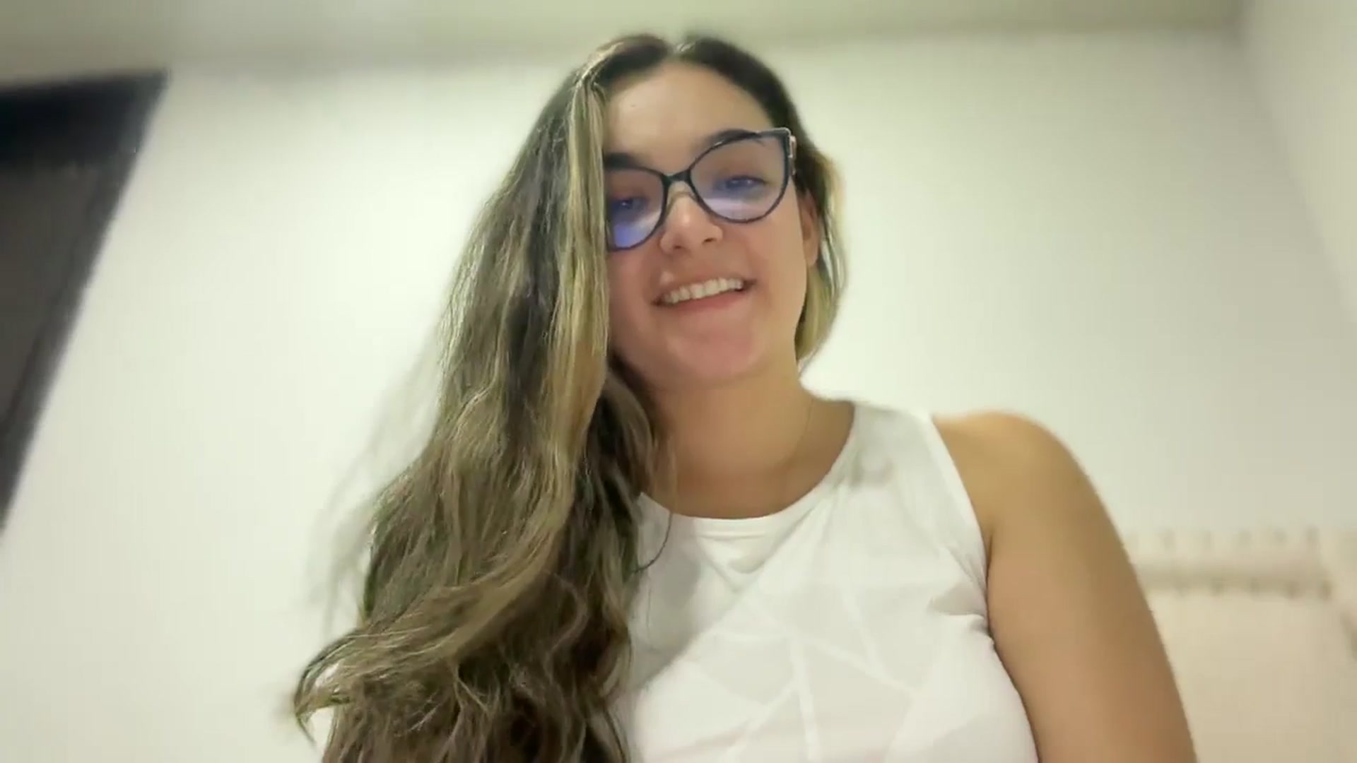 Gallery image thumbnail from Angel98_'s myfreecams stream on, 09/22/2025, 01:04 image 5 of 20