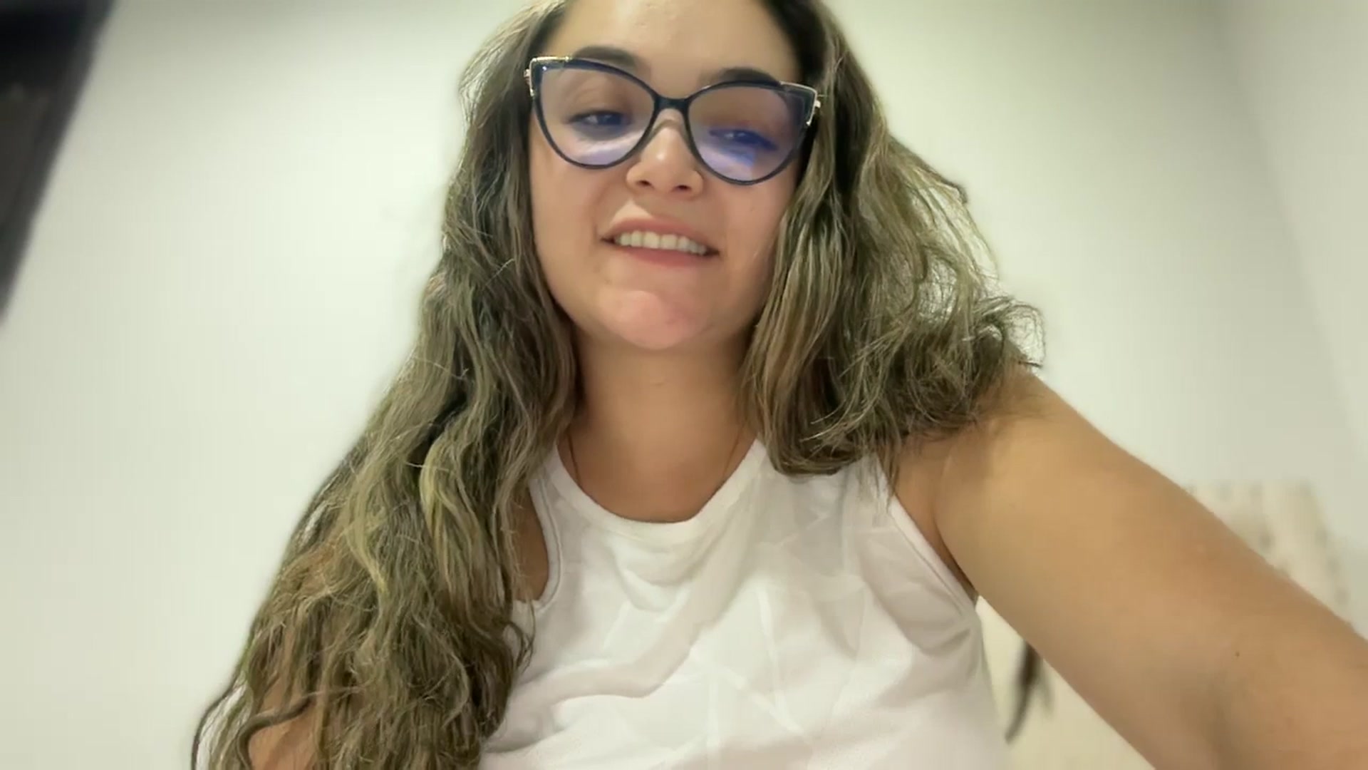 Gallery image thumbnail from Angel98_'s myfreecams stream on, 09/22/2025, 01:04 image 17 of 20
