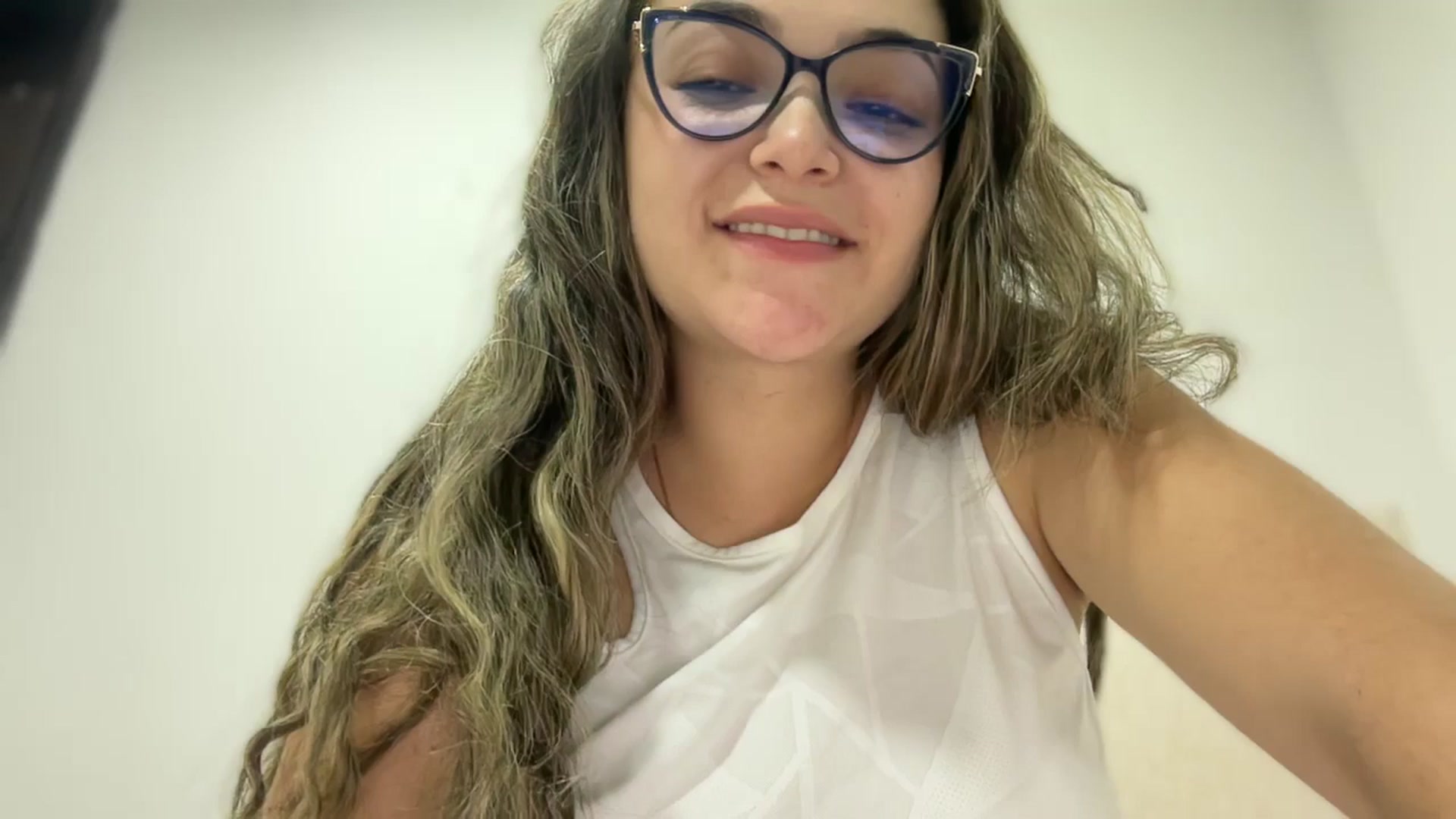 Gallery image thumbnail from Angel98_'s myfreecams stream on, 09/22/2025, 01:04 image 15 of 20