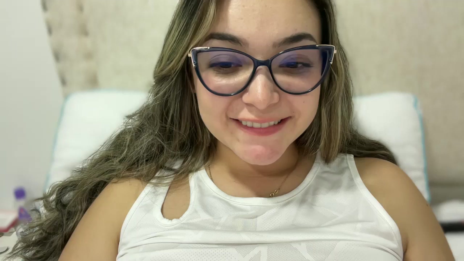 Gallery image thumbnail from Angel98_'s myfreecams stream on, 09/22/2025, 01:04 image 19 of 20