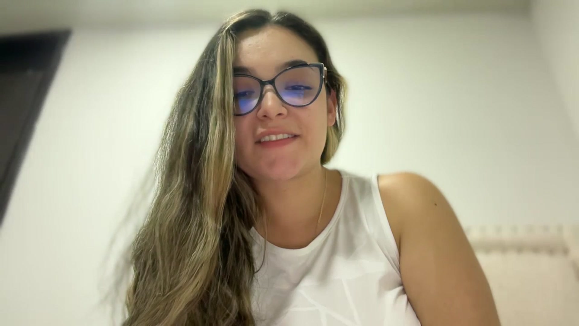 Gallery image thumbnail from Angel98_'s myfreecams stream on, 09/22/2025, 01:04 image 4 of 20
