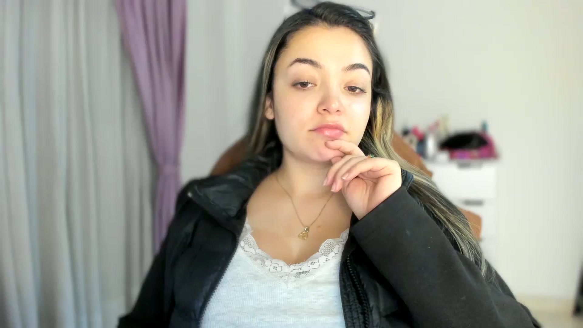 Gallery image thumbnail from Angel98_'s myfreecams stream on, 11/10/2025, 24:47 image 16 of 20